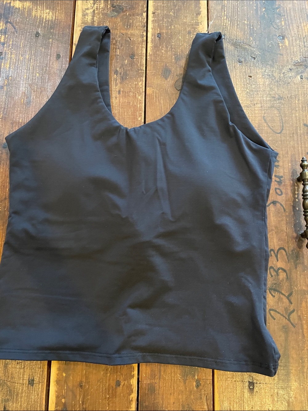 Montiel Activewear Black Scoop Neck Tank - M